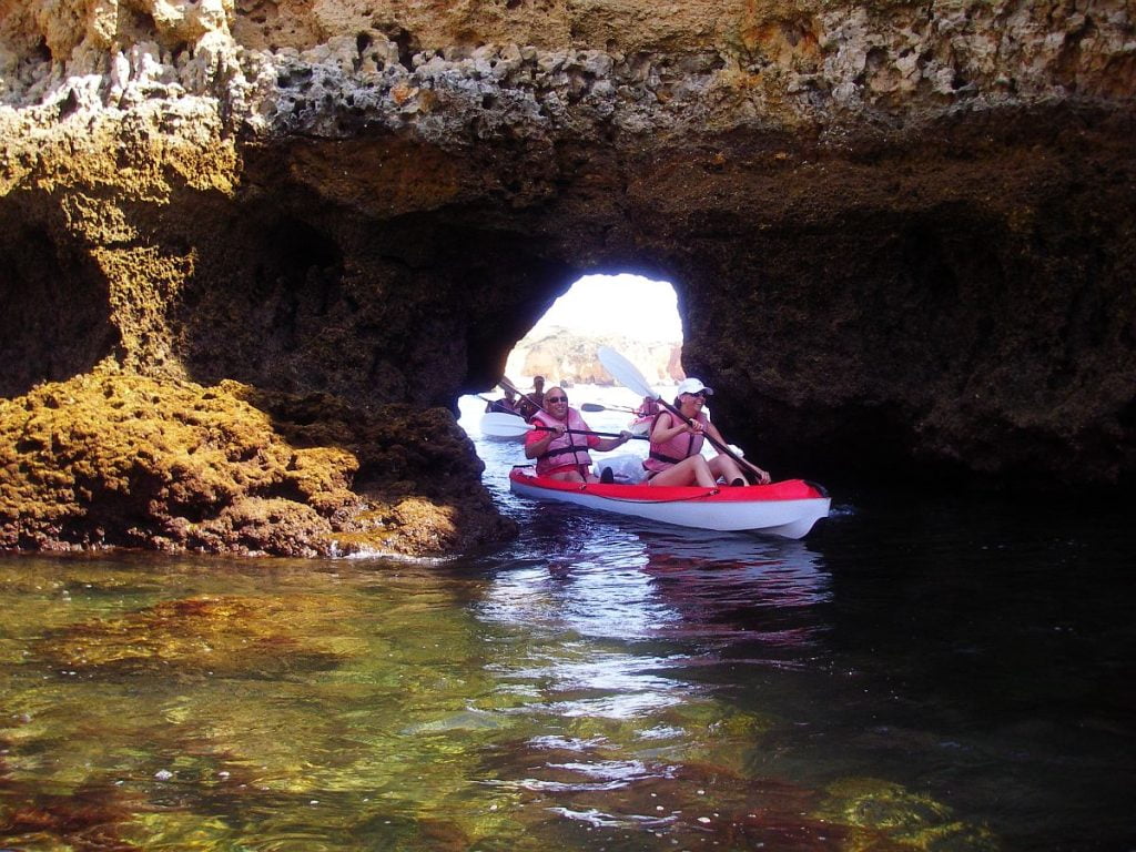 rent a kayak to the caves Ponta da Piedade